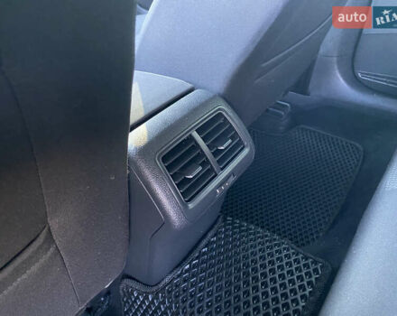 Красный Фольксваген Гольф, объемом двигателя 1.8 л и пробегом 180 тыс. км за 12500 $, фото 29 на Automoto.ua