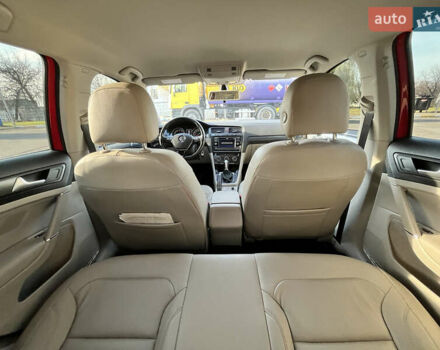 Красный Фольксваген Гольф, объемом двигателя 1.8 л и пробегом 92 тыс. км за 14000 $, фото 57 на Automoto.ua