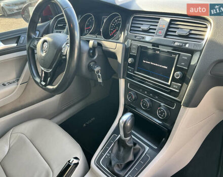 Красный Фольксваген Гольф, объемом двигателя 1.8 л и пробегом 91 тыс. км за 14400 $, фото 45 на Automoto.ua