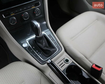 Красный Фольксваген Гольф, объемом двигателя 1.8 л и пробегом 79 тыс. км за 16500 $, фото 20 на Automoto.ua