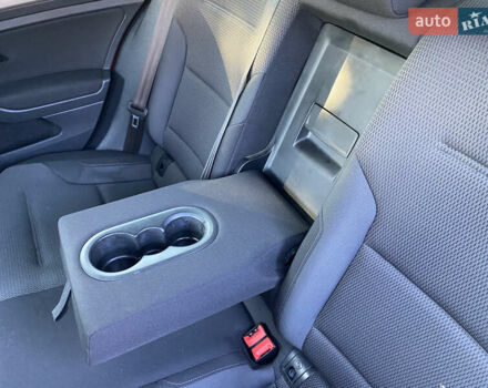 Красный Фольксваген Гольф, объемом двигателя 1.8 л и пробегом 180 тыс. км за 12500 $, фото 30 на Automoto.ua