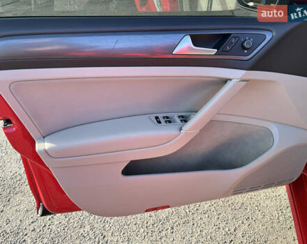 Красный Фольксваген Гольф, объемом двигателя 1.8 л и пробегом 92 тыс. км за 14000 $, фото 43 на Automoto.ua