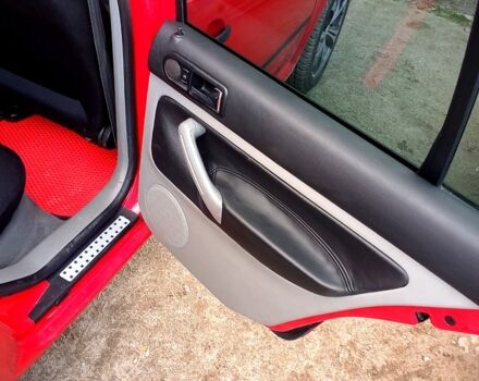 Красный Фольксваген Гольф, объемом двигателя 1.4 л и пробегом 205 тыс. км за 3700 $, фото 5 на Automoto.ua