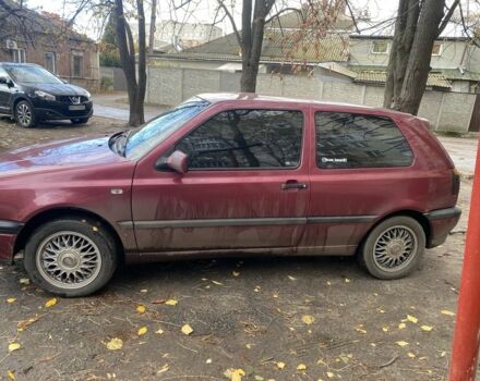 Красный Фольксваген Гольф, объемом двигателя 1.8 л и пробегом 250 тыс. км за 2000 $, фото 2 на Automoto.ua