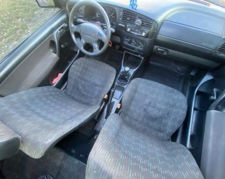 Червоний Фольксваген Гольф, об'ємом двигуна 1.6 л та пробігом 221 тис. км за 1550 $, фото 4 на Automoto.ua