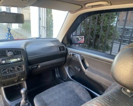 Червоний Фольксваген Гольф, об'ємом двигуна 1.6 л та пробігом 221 тис. км за 1550 $, фото 3 на Automoto.ua