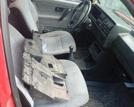 Красный Фольксваген Гольф, объемом двигателя 1.3 л и пробегом 58 тыс. км за 1300 $, фото 4 на Automoto.ua