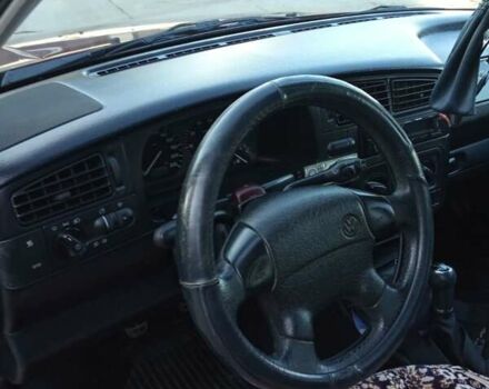 Красный Фольксваген Гольф, объемом двигателя 2 л и пробегом 224 тыс. км за 3700 $, фото 7 на Automoto.ua