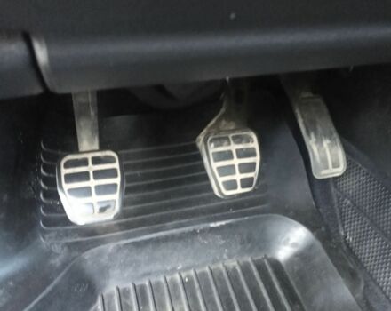 Красный Фольксваген Гольф, объемом двигателя 2 л и пробегом 200 тыс. км за 3000 $, фото 7 на Automoto.ua