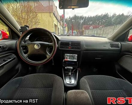 Фольксваген Гольф 1999 в Хмельницком на Automoto.ua Красный Фольксваген Гольф, объемом двигателя 1.9 л и пробегом 330 тыс. км за 5250 $, фото 4 на Automoto.ua