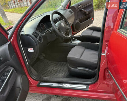 Красный Фольксваген Гольф, объемом двигателя 1.6 л и пробегом 220 тыс. км за 4750 $, фото 23 на Automoto.ua