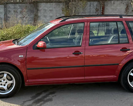 Красный Фольксваген Гольф, объемом двигателя 1.6 л и пробегом 220 тыс. км за 4750 $, фото 5 на Automoto.ua