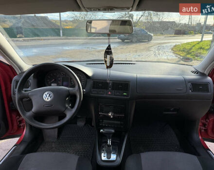 Красный Фольксваген Гольф, объемом двигателя 1.6 л и пробегом 220 тыс. км за 4750 $, фото 25 на Automoto.ua