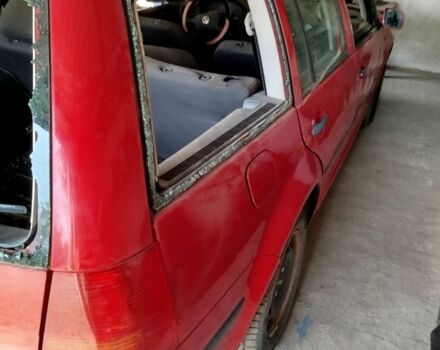 Красный Фольксваген Гольф, объемом двигателя 1.4 л и пробегом 200 тыс. км за 1500 $, фото 3 на Automoto.ua