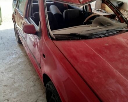 Красный Фольксваген Гольф, объемом двигателя 1.4 л и пробегом 200 тыс. км за 1500 $, фото 2 на Automoto.ua