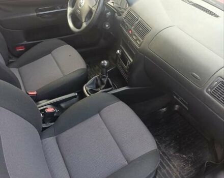 Красный Фольксваген Гольф, объемом двигателя 1.4 л и пробегом 202 тыс. км за 3998 $, фото 4 на Automoto.ua