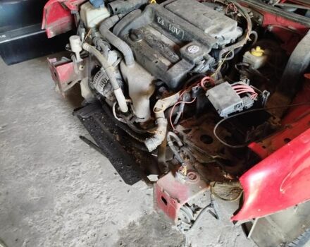 Красный Фольксваген Гольф, объемом двигателя 1.4 л и пробегом 200 тыс. км за 1500 $, фото 5 на Automoto.ua