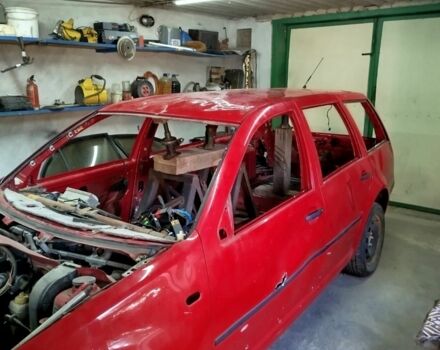 Красный Фольксваген Гольф, объемом двигателя 1.4 л и пробегом 200 тыс. км за 1500 $, фото 6 на Automoto.ua