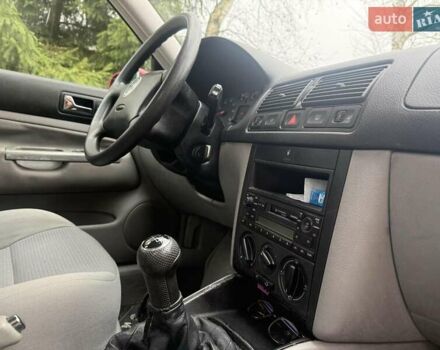 Красный Фольксваген Гольф, объемом двигателя 1.6 л и пробегом 186 тыс. км за 4350 $, фото 22 на Automoto.ua