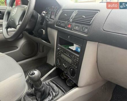 Красный Фольксваген Гольф, объемом двигателя 1.6 л и пробегом 186 тыс. км за 4350 $, фото 40 на Automoto.ua