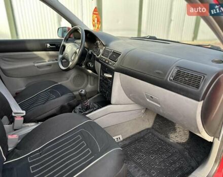 Красный Фольксваген Гольф, объемом двигателя 1.6 л и пробегом 187 тыс. км за 4150 $, фото 28 на Automoto.ua