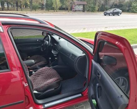 Красный Фольксваген Гольф, объемом двигателя 1.6 л и пробегом 369 тыс. км за 4700 $, фото 8 на Automoto.ua