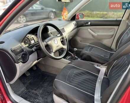 Красный Фольксваген Гольф, объемом двигателя 1.6 л и пробегом 187 тыс. км за 4150 $, фото 24 на Automoto.ua