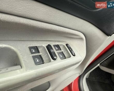 Красный Фольксваген Гольф, объемом двигателя 1.6 л и пробегом 187 тыс. км за 4250 $, фото 12 на Automoto.ua