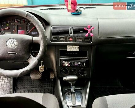 Красный Фольксваген Гольф, объемом двигателя 1.6 л и пробегом 187 тыс. км за 5300 $, фото 2 на Automoto.ua