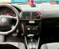 Красный Фольксваген Гольф, объемом двигателя 1.6 л и пробегом 187 тыс. км за 5500 $, фото 2 на Automoto.ua