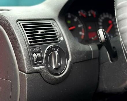 Красный Фольксваген Гольф, объемом двигателя 1.6 л и пробегом 187 тыс. км за 5300 $, фото 14 на Automoto.ua