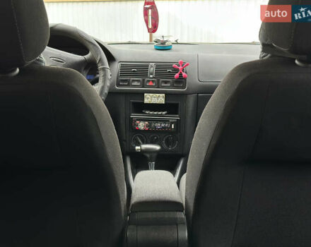 Красный Фольксваген Гольф, объемом двигателя 1.6 л и пробегом 187 тыс. км за 4450 $, фото 35 на Automoto.ua