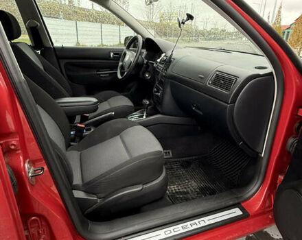 Червоний Фольксваген Гольф, об'ємом двигуна 1.6 л та пробігом 201 тис. км за 5500 $, фото 10 на Automoto.ua