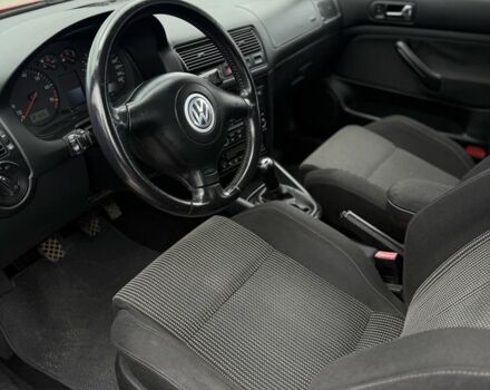 Красный Фольксваген Гольф, объемом двигателя 2 л и пробегом 198 тыс. км за 4950 $, фото 5 на Automoto.ua