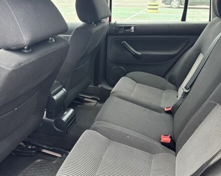 Красный Фольксваген Гольф, объемом двигателя 2 л и пробегом 198 тыс. км за 4950 $, фото 7 на Automoto.ua