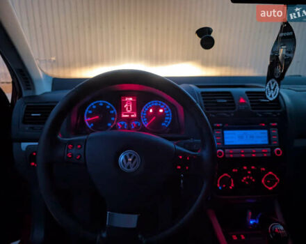 Червоний Фольксваген Гольф, об'ємом двигуна 1.4 л та пробігом 295 тис. км за 5000 $, фото 30 на Automoto.ua