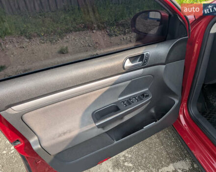 Червоний Фольксваген Гольф, об'ємом двигуна 1.4 л та пробігом 295 тис. км за 5000 $, фото 7 на Automoto.ua
