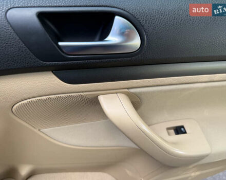 Червоний Фольксваген Гольф, об'ємом двигуна 1.6 л та пробігом 297 тис. км за 5999 $, фото 41 на Automoto.ua