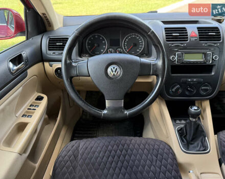 Червоний Фольксваген Гольф, об'ємом двигуна 1.6 л та пробігом 297 тис. км за 5999 $, фото 84 на Automoto.ua