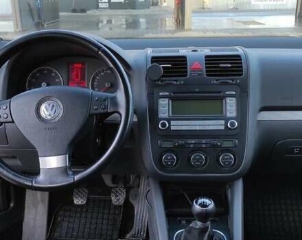 Красный Фольксваген Гольф, объемом двигателя 1.4 л и пробегом 330 тыс. км за 4700 $, фото 3 на Automoto.ua