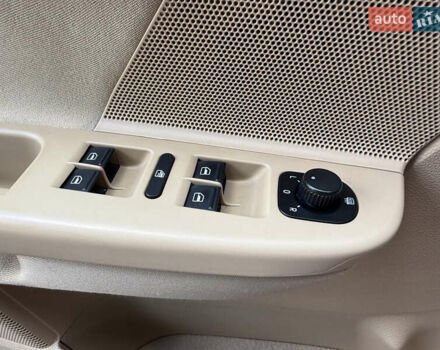 Червоний Фольксваген Гольф, об'ємом двигуна 1.6 л та пробігом 297 тис. км за 5999 $, фото 70 на Automoto.ua