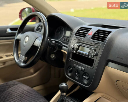 Червоний Фольксваген Гольф, об'ємом двигуна 1.6 л та пробігом 297 тис. км за 5999 $, фото 51 на Automoto.ua