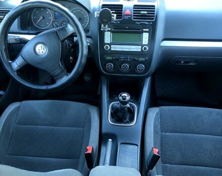 Червоний Фольксваген Гольф, об'ємом двигуна 2 л та пробігом 235 тис. км за 5590 $, фото 7 на Automoto.ua