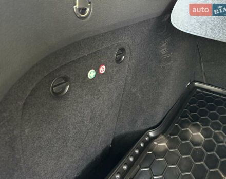 Червоний Фольксваген Гольф, об'ємом двигуна 1.6 л та пробігом 297 тис. км за 5999 $, фото 38 на Automoto.ua