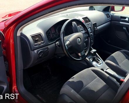 Красный Фольксваген Гольф, объемом двигателя 1.4 л и пробегом 224 тыс. км за 7000 $, фото 6 на Automoto.ua