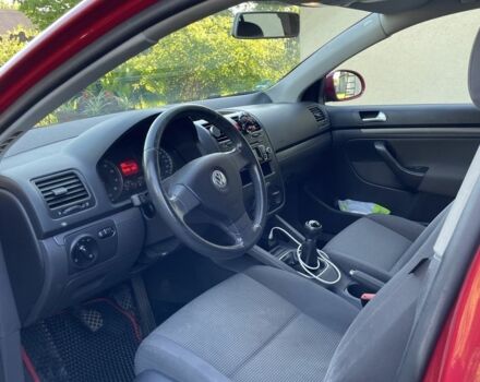 Красный Фольксваген Гольф, объемом двигателя 1.4 л и пробегом 225 тыс. км за 5100 $, фото 6 на Automoto.ua