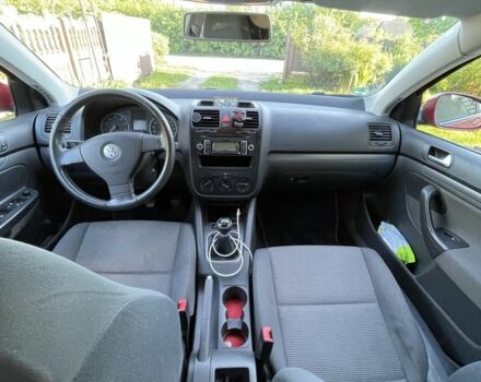 Красный Фольксваген Гольф, объемом двигателя 1.4 л и пробегом 225 тыс. км за 5100 $, фото 10 на Automoto.ua