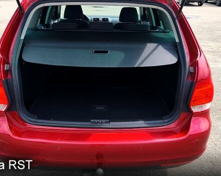 Красный Фольксваген Гольф, объемом двигателя 1.4 л и пробегом 224 тыс. км за 7000 $, фото 4 на Automoto.ua