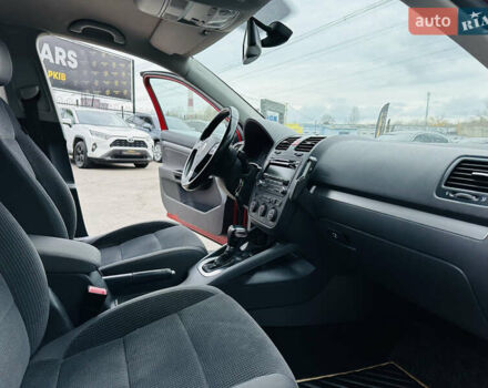 Червоний Фольксваген Гольф, об'ємом двигуна 1.39 л та пробігом 227 тис. км за 7800 $, фото 22 на Automoto.ua