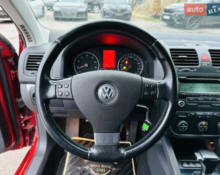 Червоний Фольксваген Гольф, об'ємом двигуна 1.39 л та пробігом 227 тис. км за 7800 $, фото 26 на Automoto.ua
